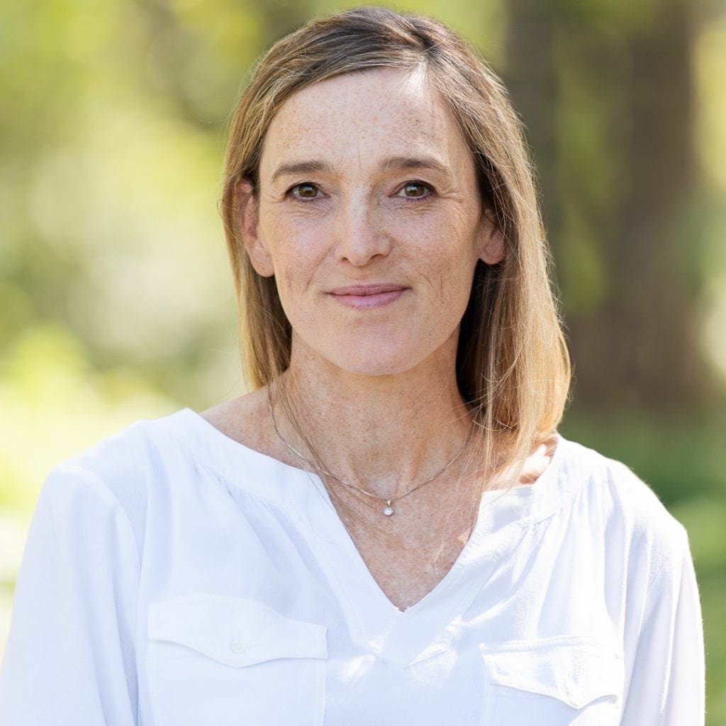 Outdoor headshot of melbourne woman with a lifestyle style.