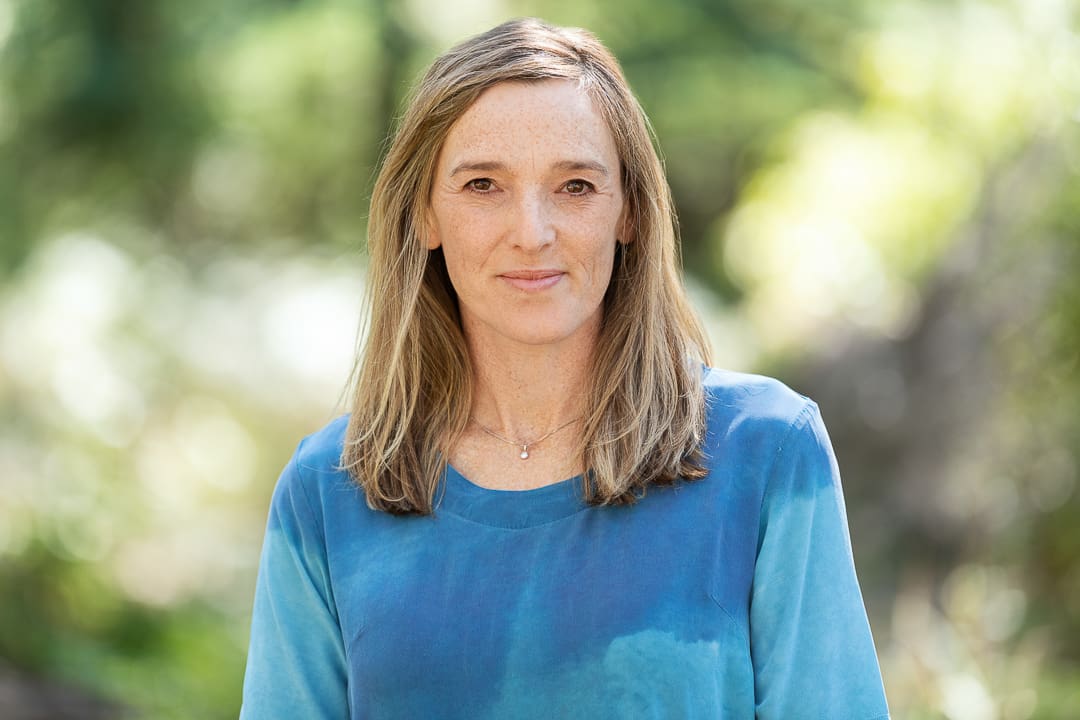 Outdoor headshot of woman in melbourne sunshine.